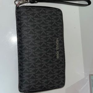 black Michael Kors wallet